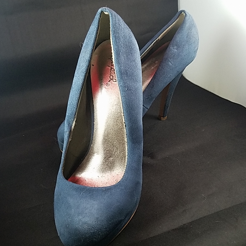 Heels - Picture 2 of 3